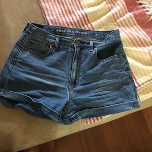 BRAND NEW mom shorts only worn once !!